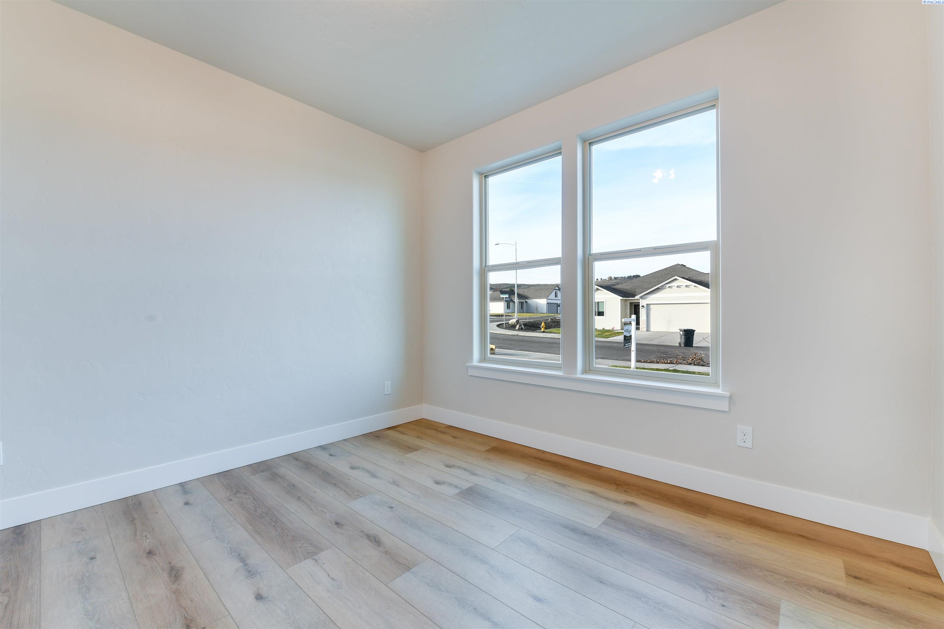 Richland, Washington, 99352, United States, 3 Bedrooms Bedrooms, ,2 BathroomsBathrooms,Residential,For Sale,1898380
