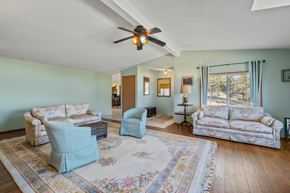 KLAMATH FALLS, Oregon, 97603, United States, 3 Bedrooms Bedrooms, ,2 BathroomsBathrooms,Residential,For Sale,1984310