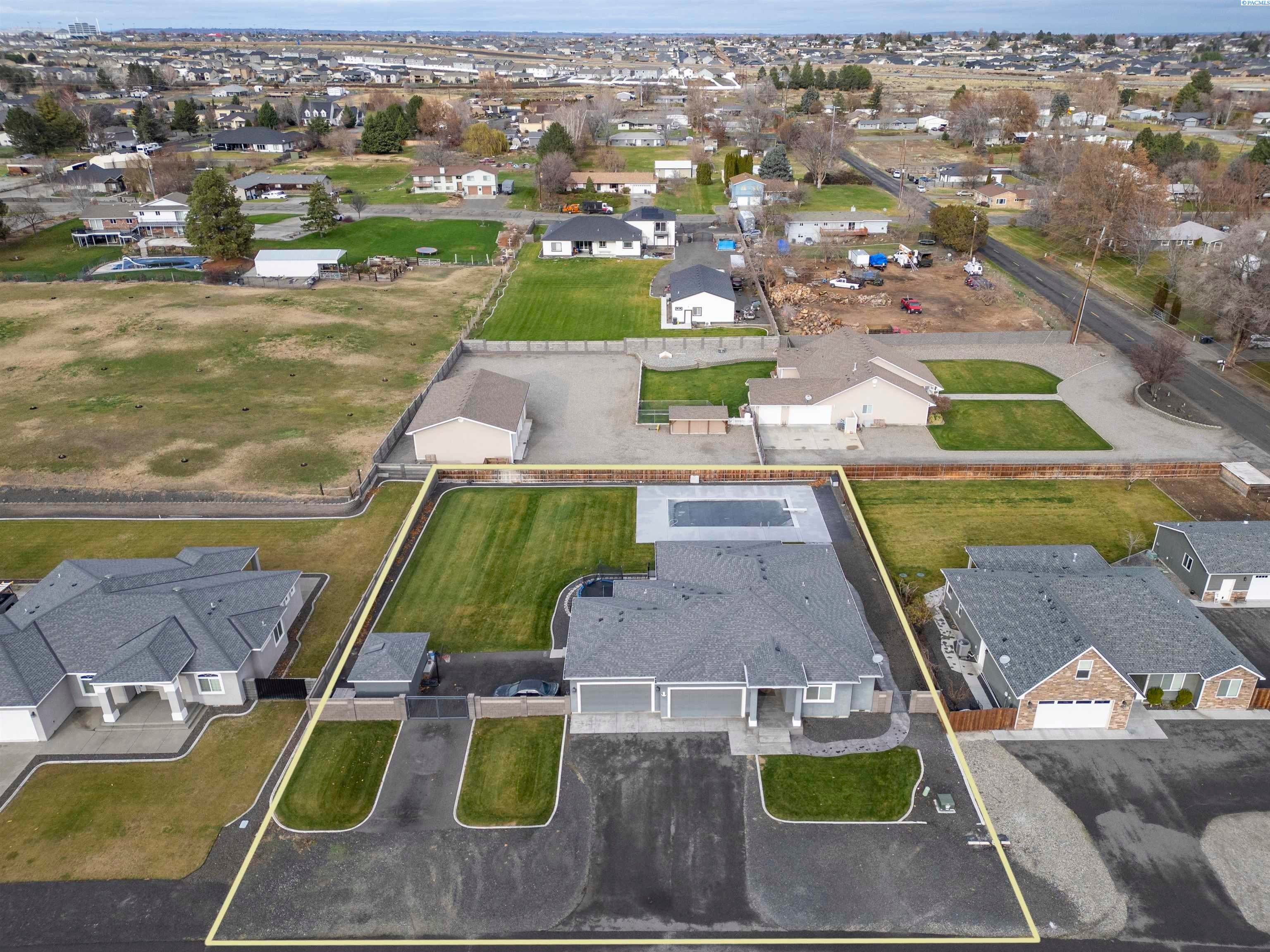 Pasco, Washington, 99301, United States, 6 Bedrooms Bedrooms, ,3 BathroomsBathrooms,Residential,For Sale,2005744