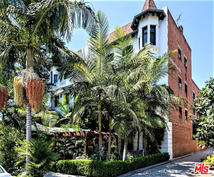 2041 N Vermont Ave, Los Angeles, California, 90027, United States, 7 Bedrooms Bedrooms, ,Residential,For Sale,2041 N Vermont Ave,1614097