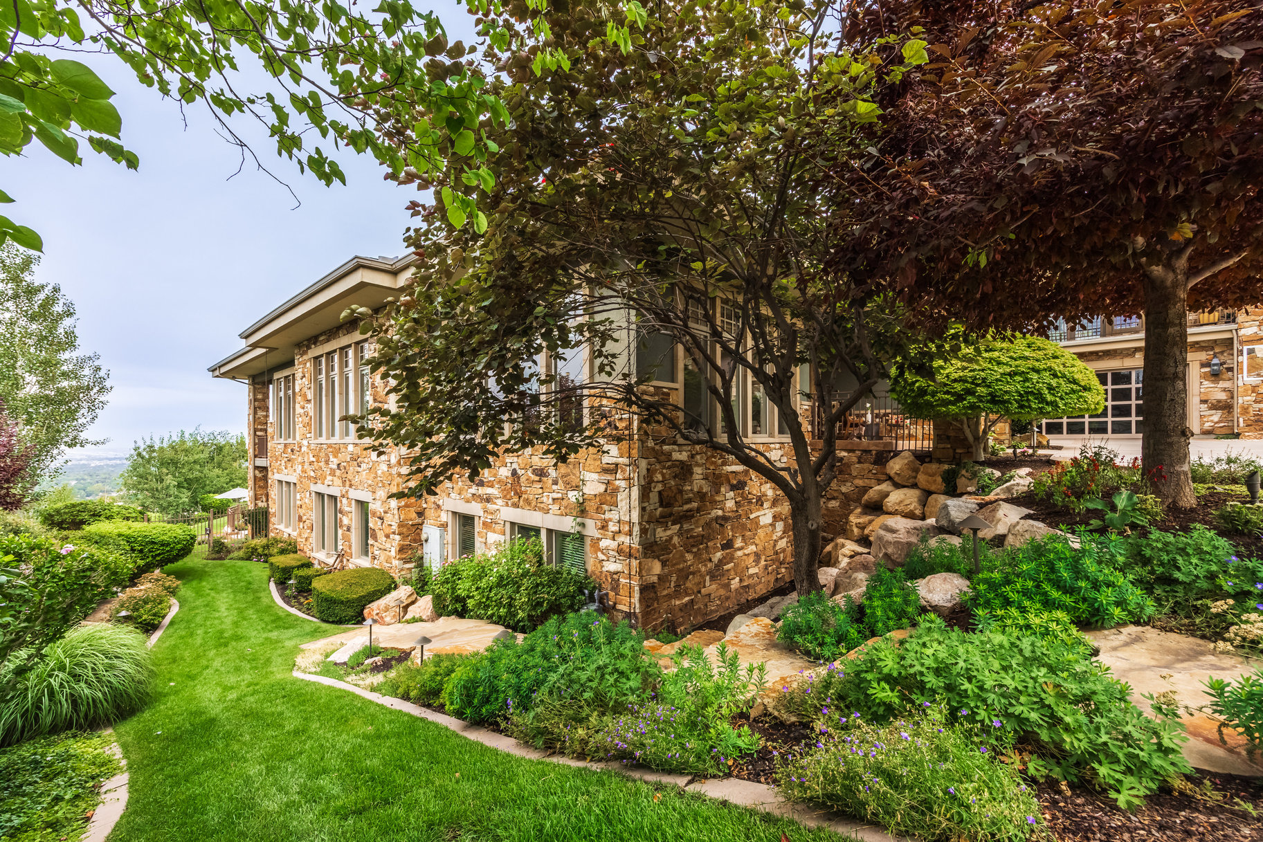  Timeless East Bench Craftsman Estate with Gated Entry, Expansive Light and Views - 物件實景