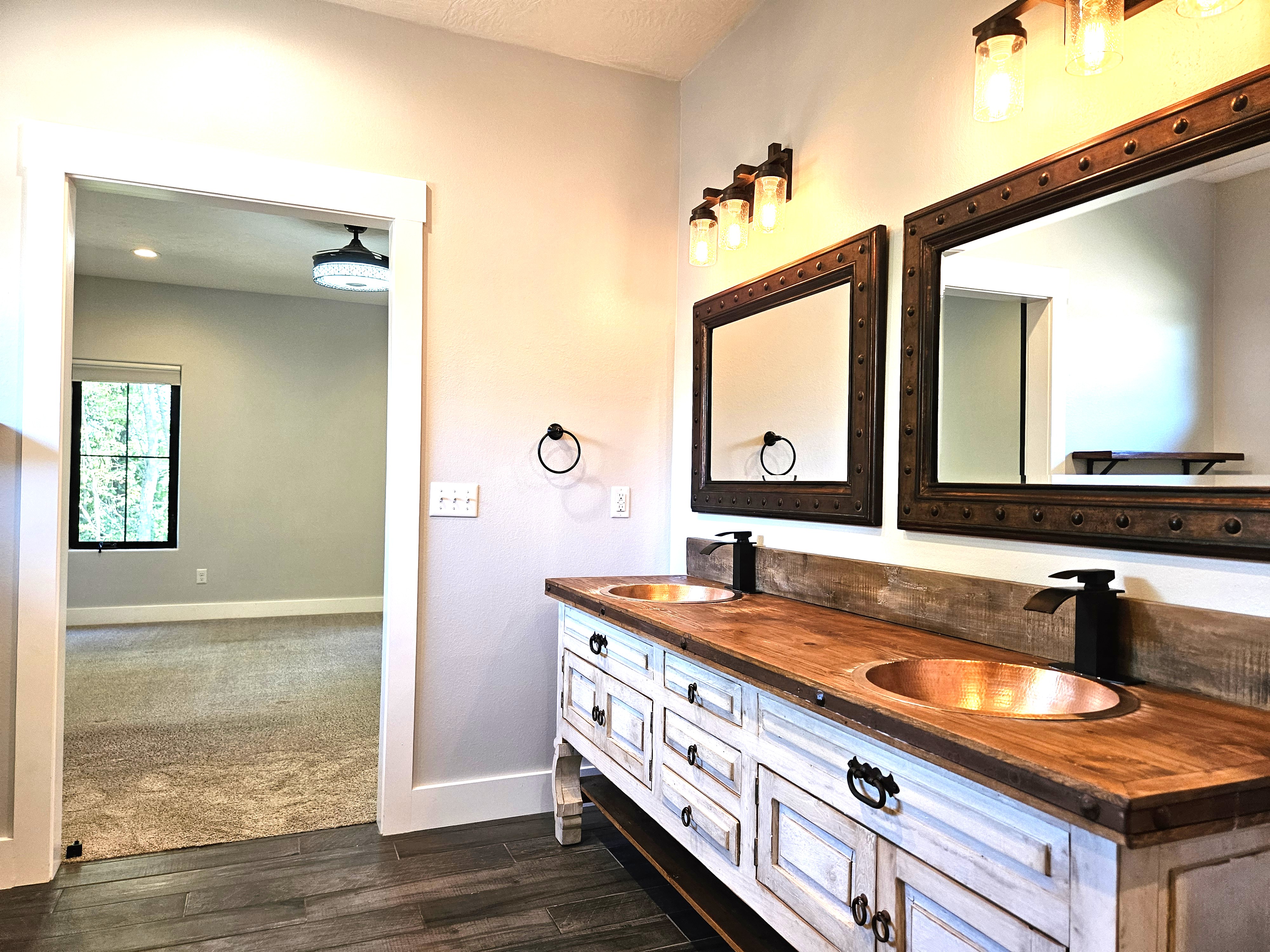 SPRINGFIELD, Missouri, 65804, United States, 4 Bedrooms Bedrooms, ,4 BathroomsBathrooms,Residential,For Sale,1996433