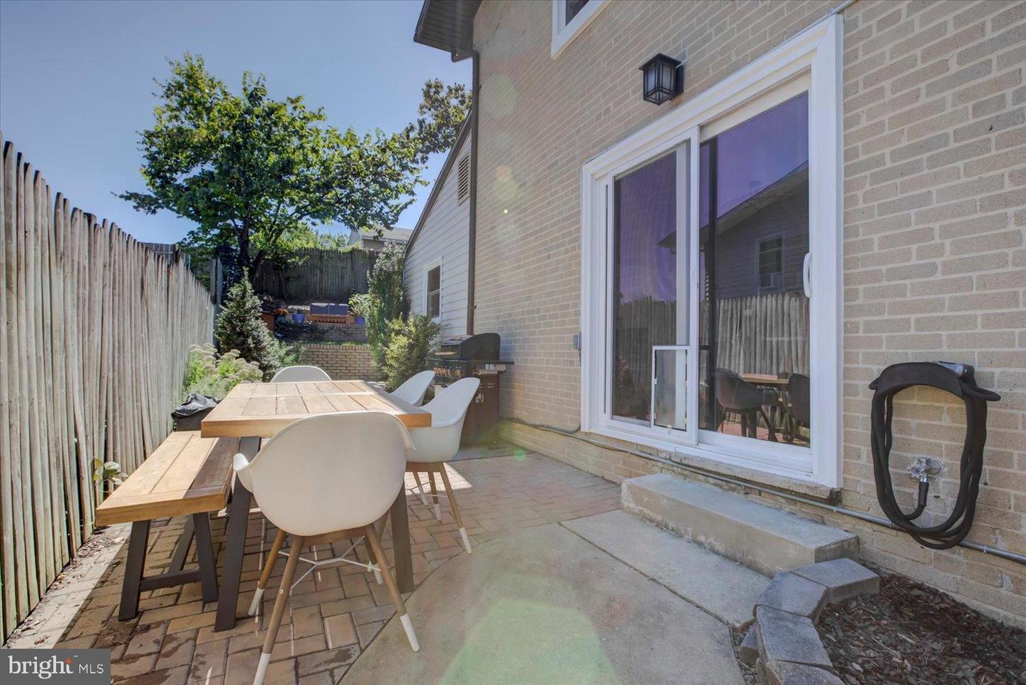 Arlington, Virginia, 22204, United States, 2 Bedrooms Bedrooms, ,1 BathroomBathrooms,Residential,For Sale,1951010