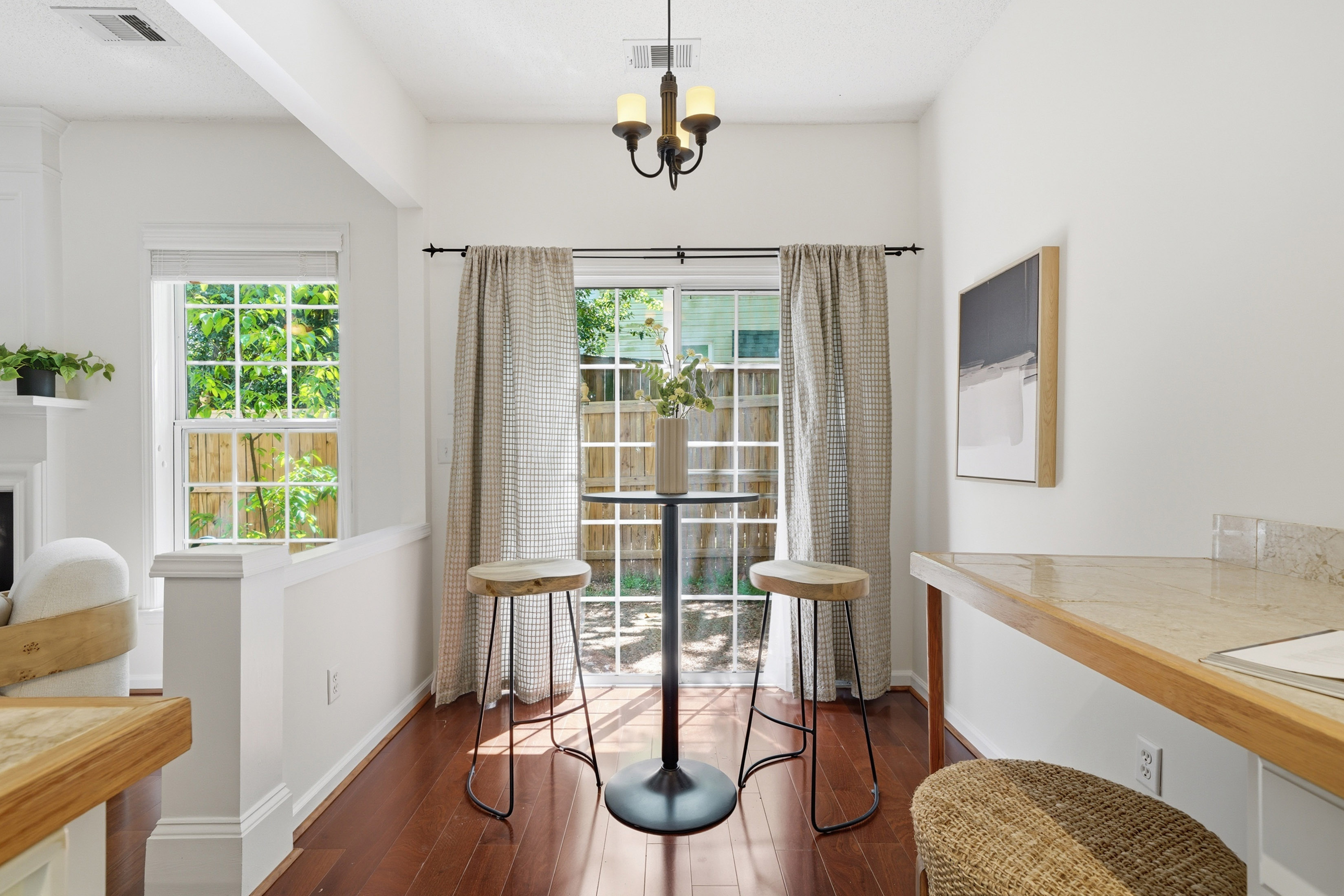  Beautifully Maintained Townhome in Sought-After Creekside at Mansell - 物件實景