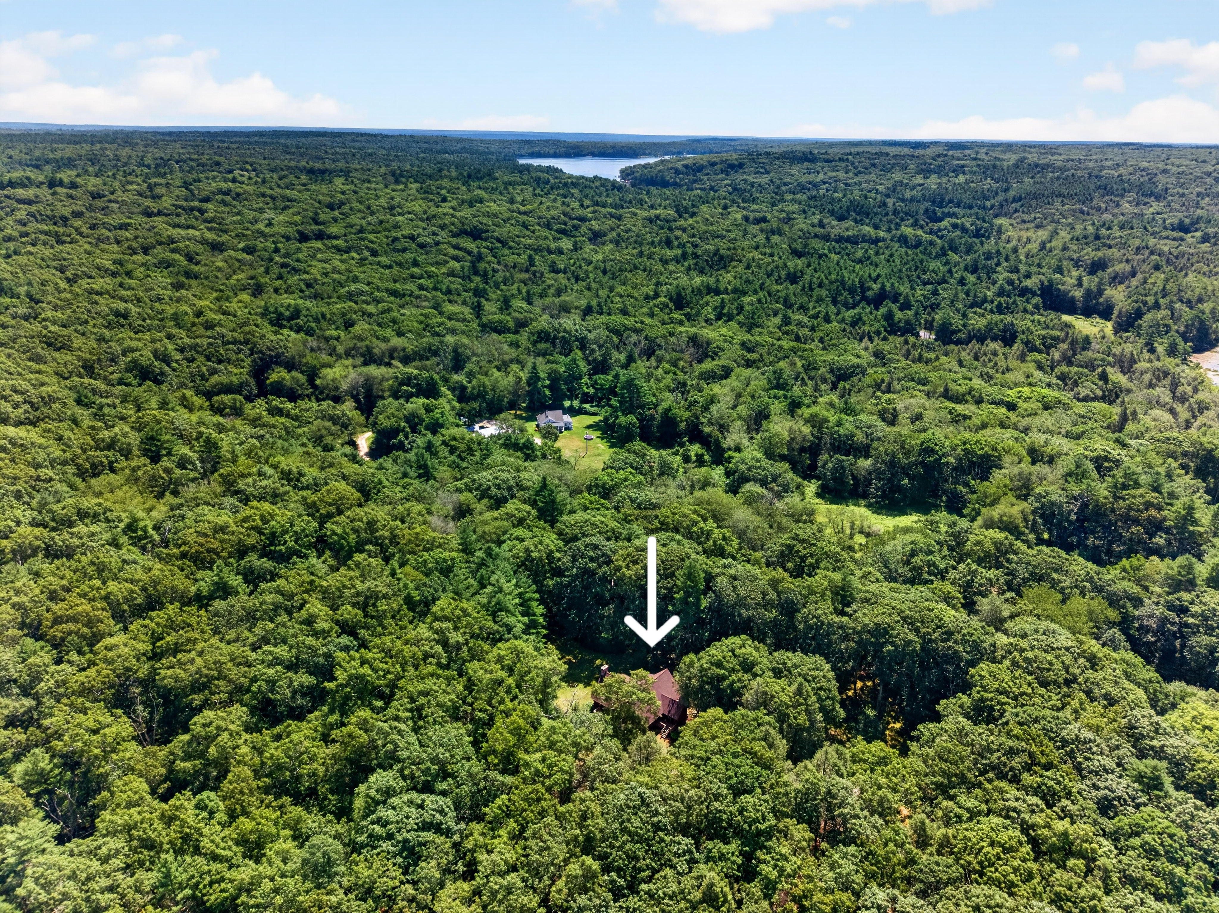  Tucked within four private, tranquil acres, this charming rustic log home offers - 物件實景