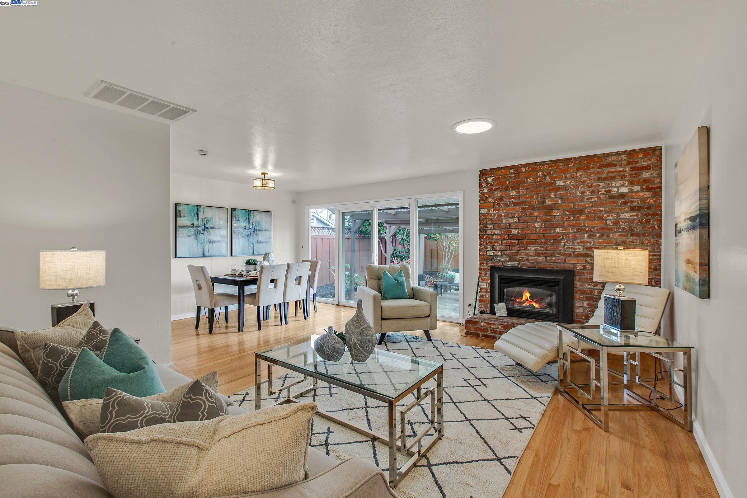 Hayward, California, 94544, United States, 6 Bedrooms Bedrooms, ,2 BathroomsBathrooms,Residential,For Sale,1868213