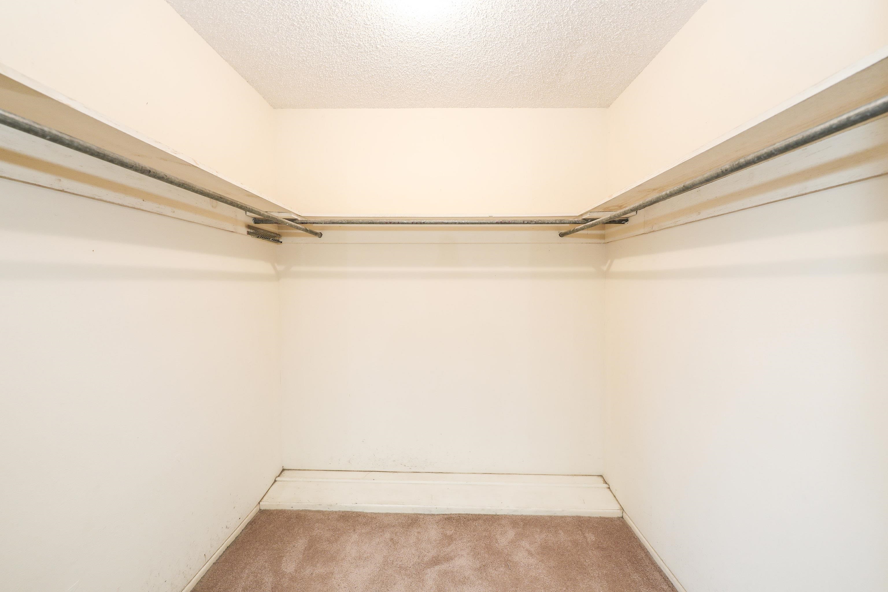 LAREDO, Texas, 78041, United States, 5 Bedrooms Bedrooms, ,3 BathroomsBathrooms,Residential,For Sale,1967607