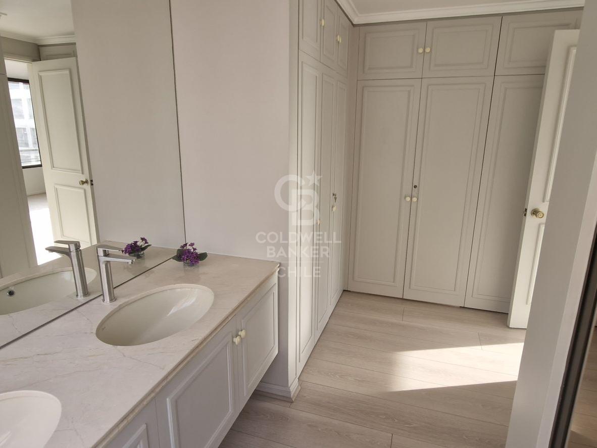 Las Condes, Chile, 3 Bedrooms Bedrooms, ,4 BathroomsBathrooms,Residential,For Sale,1908401