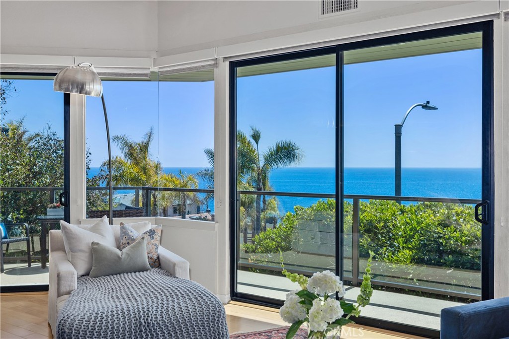 Laguna Beach, California, 92651, United States, 4 Bedrooms Bedrooms, ,4 BathroomsBathrooms,Residential,For Sale,1787523