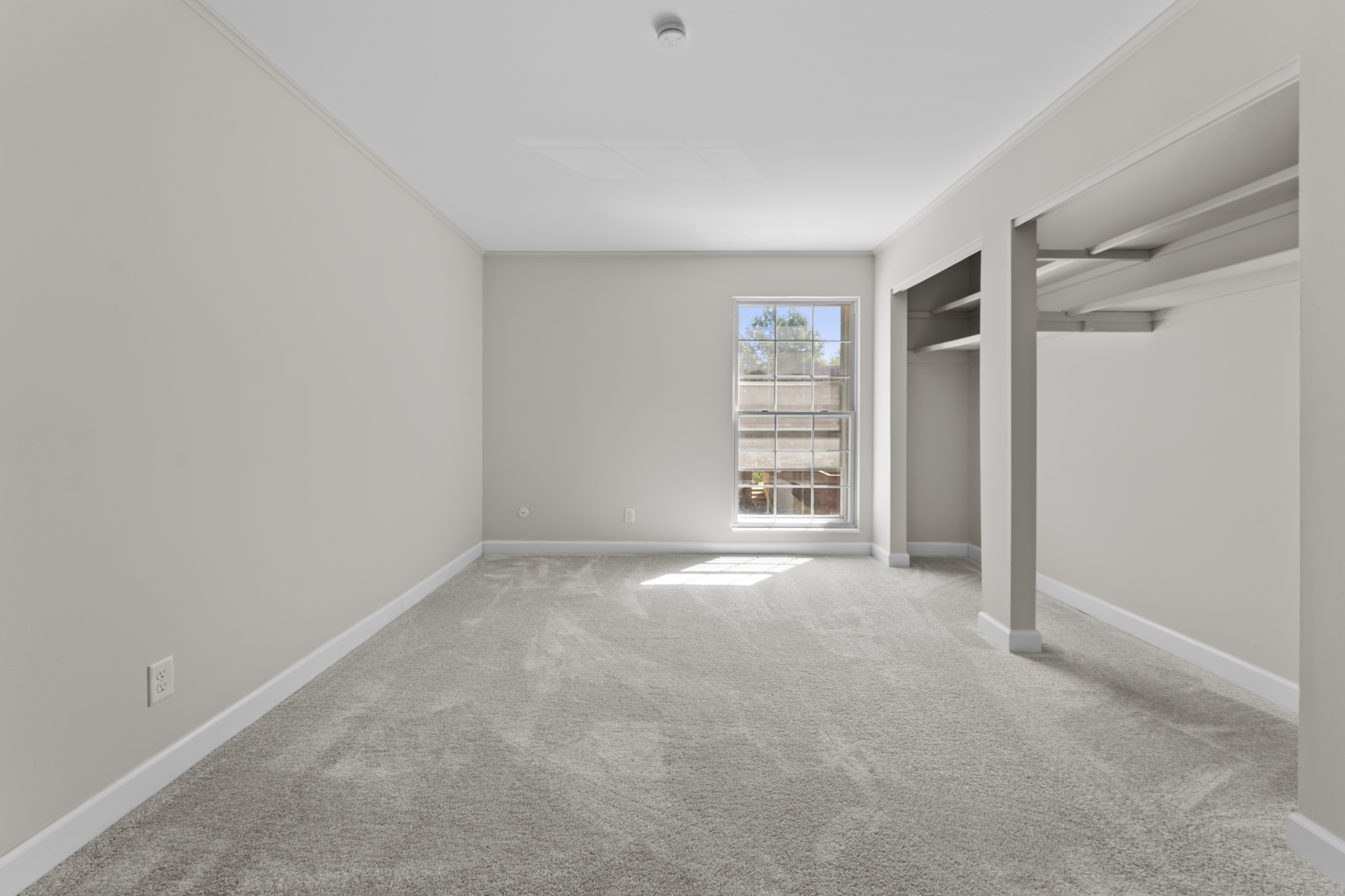  Completely Renovated Garden-Style Condo in Parkway Central Schools - 物件實景