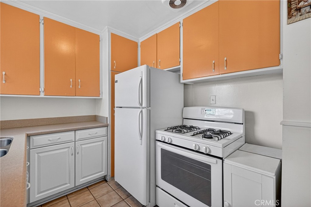 Glendora, California, 91741, United States, 2 Bedrooms Bedrooms, ,1 BathroomBathrooms,Residential,For Sale,2049163