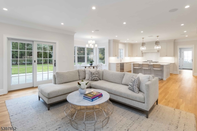 Chatham Twp., New Jersey, 07928, United States, 7 Bedrooms Bedrooms, ,8 BathroomsBathrooms,Residential,For Sale,1995947