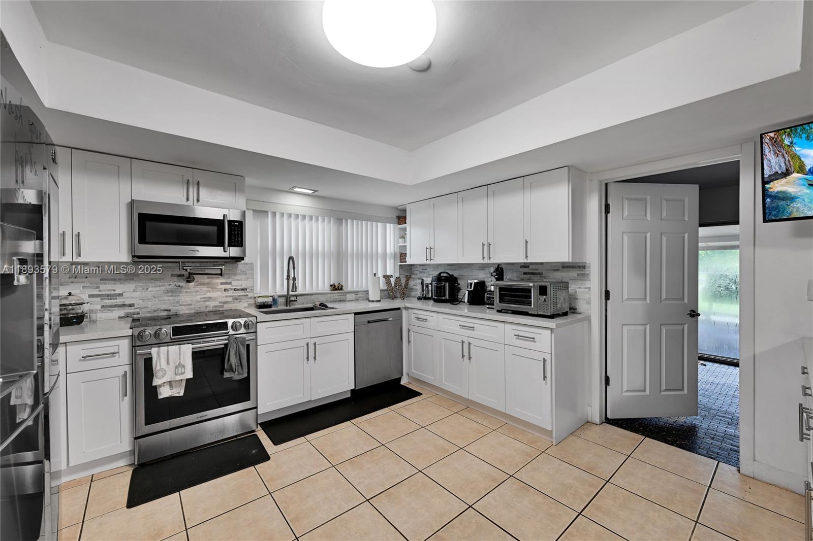 Miami Gardens, Florida, 33169, United States, 5 Bedrooms Bedrooms, ,2 BathroomsBathrooms,Residential,For Sale,1977274