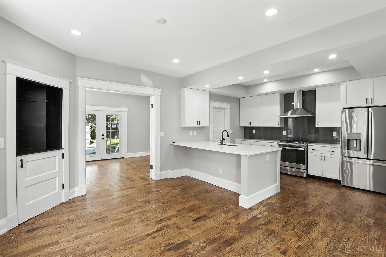 Cincinnati, Ohio, 45209, United States, 3 Bedrooms Bedrooms, ,3 BathroomsBathrooms,Residential,For Sale,1908402