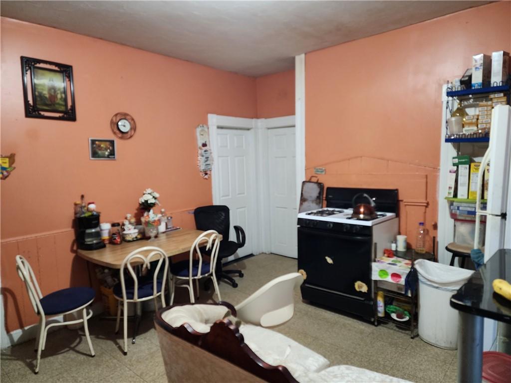Providence, Rhode Island, 02909, United States, 9 Bedrooms Bedrooms, ,4 BathroomsBathrooms,Residential,For Sale,1943084