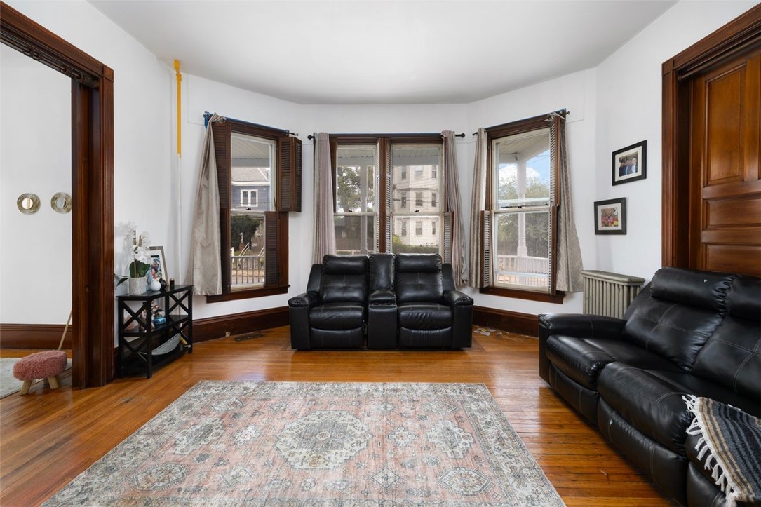 Woonsocket, Rhode Island, 02895, United States, 11 Bedrooms Bedrooms, ,4 BathroomsBathrooms,Residential,For Sale,1912743