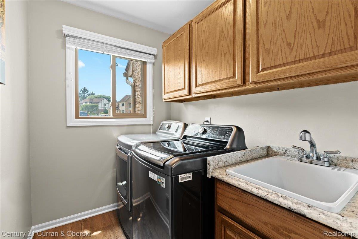 Northville, Michigan, 48168, United States, 3 Bedrooms Bedrooms, ,4 BathroomsBathrooms,Residential,For Sale,1921714