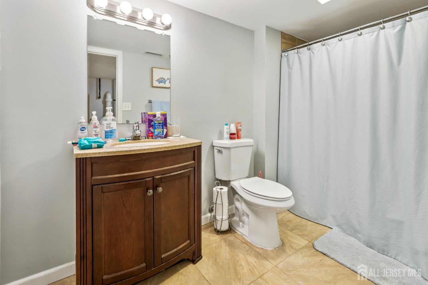 Woodbridge Proper, New Jersey, 07095, United States, 3 Bedrooms Bedrooms, ,2 BathroomsBathrooms,Residential,For Sale,1969117