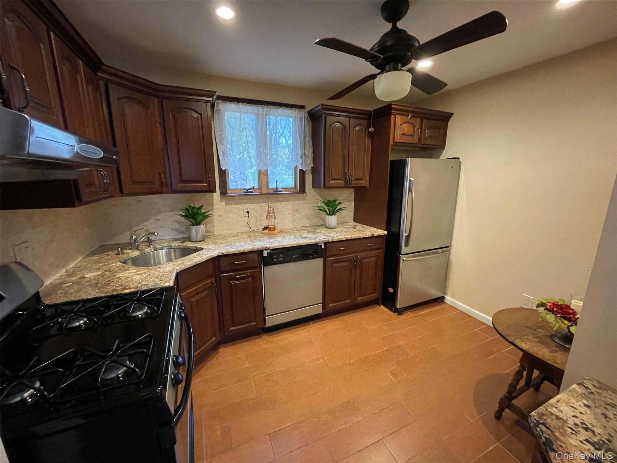 North Babylon, New York, 11703, United States, 3 Bedrooms Bedrooms, ,1 BathroomBathrooms,Residential,For Sale,1990233