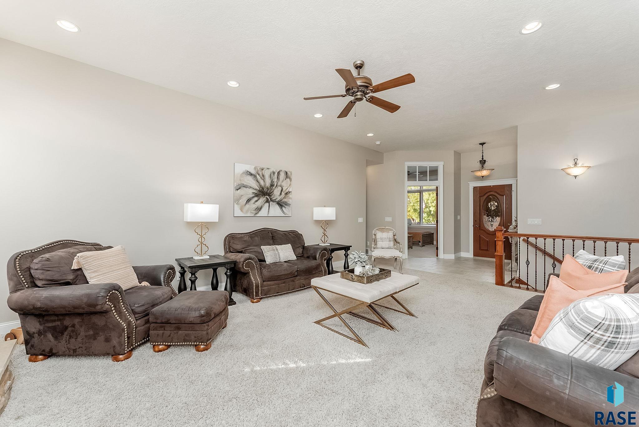 Sioux Falls, South Dakota, 57106, United States, 5 Bedrooms Bedrooms, ,3 BathroomsBathrooms,Residential,For Sale,1946502