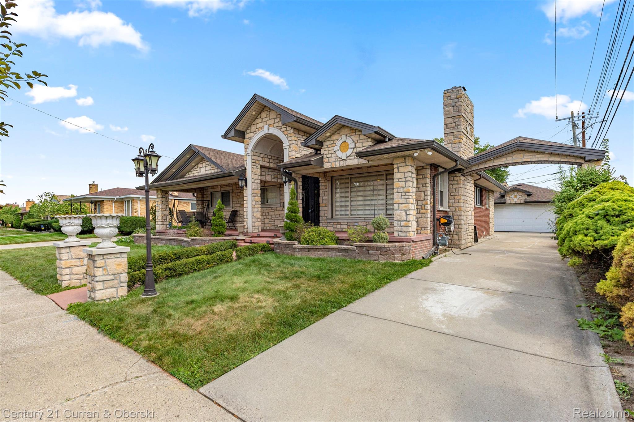 Dearborn Heights, Michigan, 48127, United States, 3 Bedrooms Bedrooms, ,3 BathroomsBathrooms,Residential,For Sale,1979966