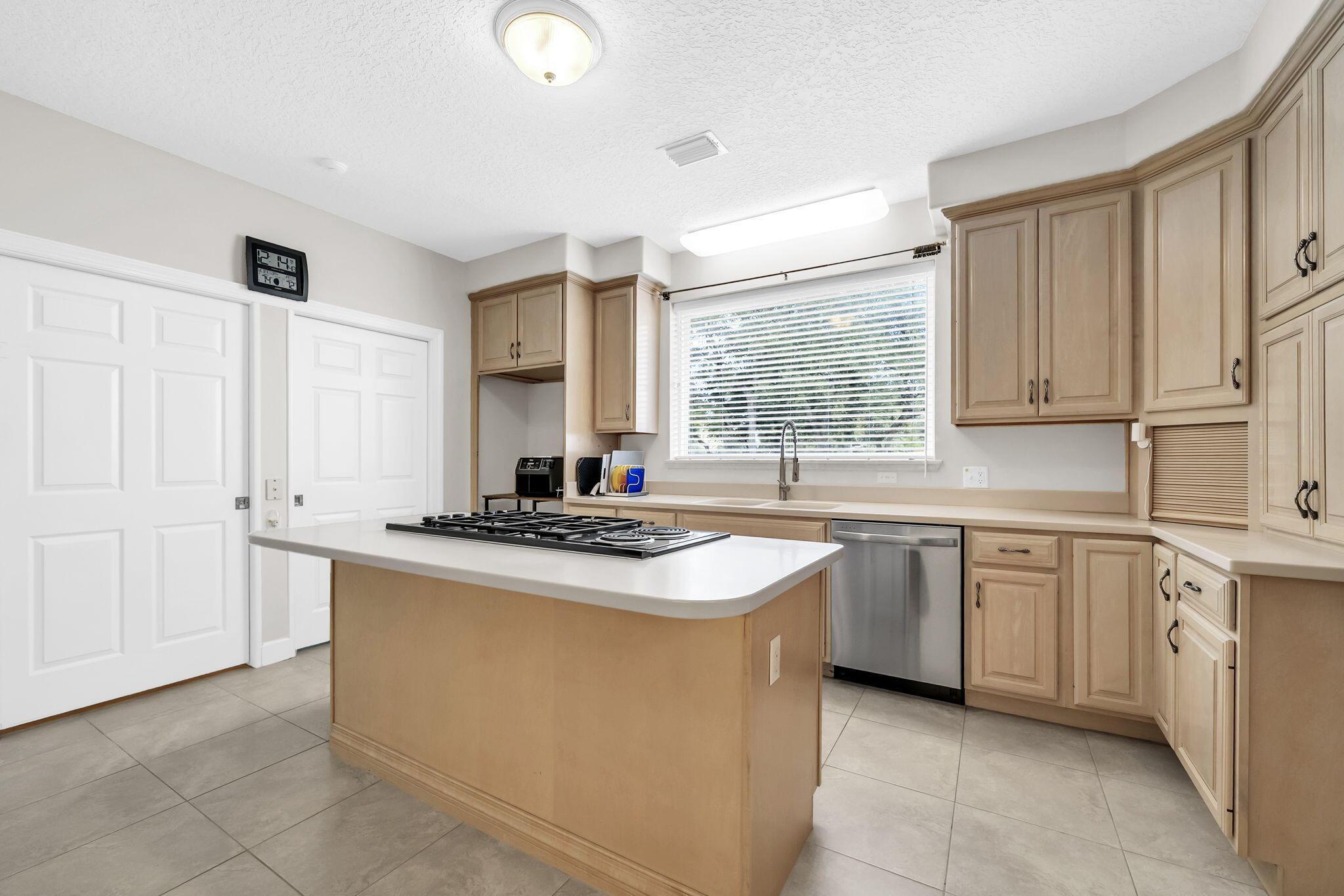 Fort Walton Beach, Florida, 32547, United States, 4 Bedrooms Bedrooms, ,4 BathroomsBathrooms,Residential,For Sale,2008970