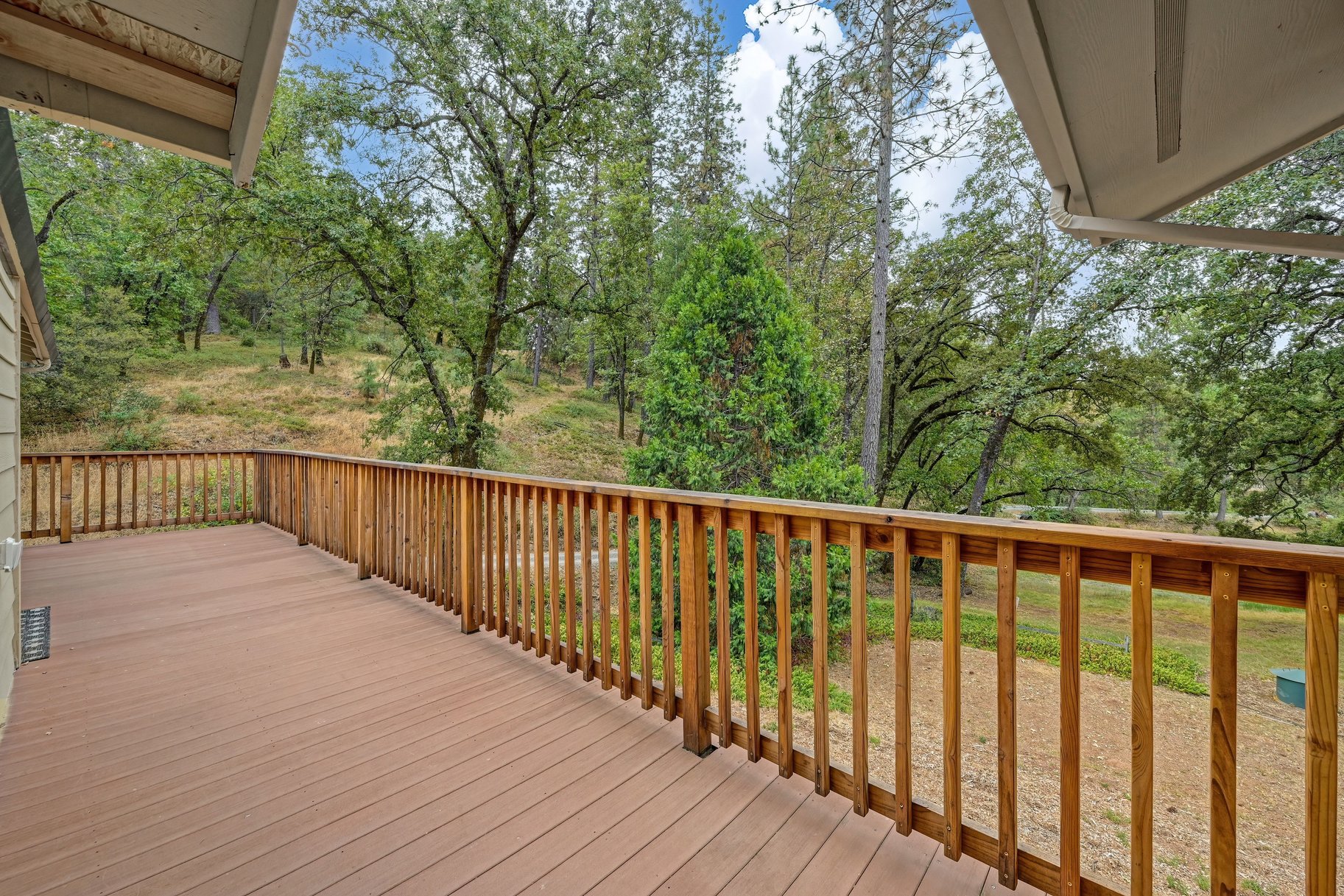  Spacious Grass Valley Country Property, 5 acres, shop and pond - 物件實景