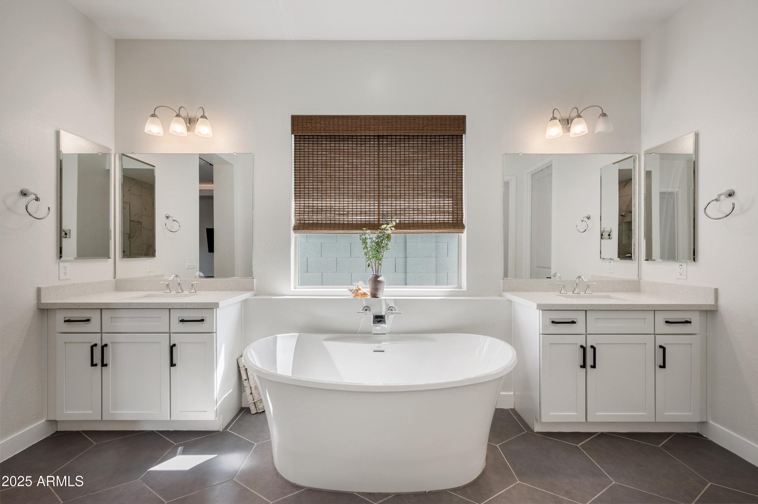 Mesa, Arizona, 85212, United States, 5 Bedrooms Bedrooms, ,5 BathroomsBathrooms,Residential,For Sale,1981050