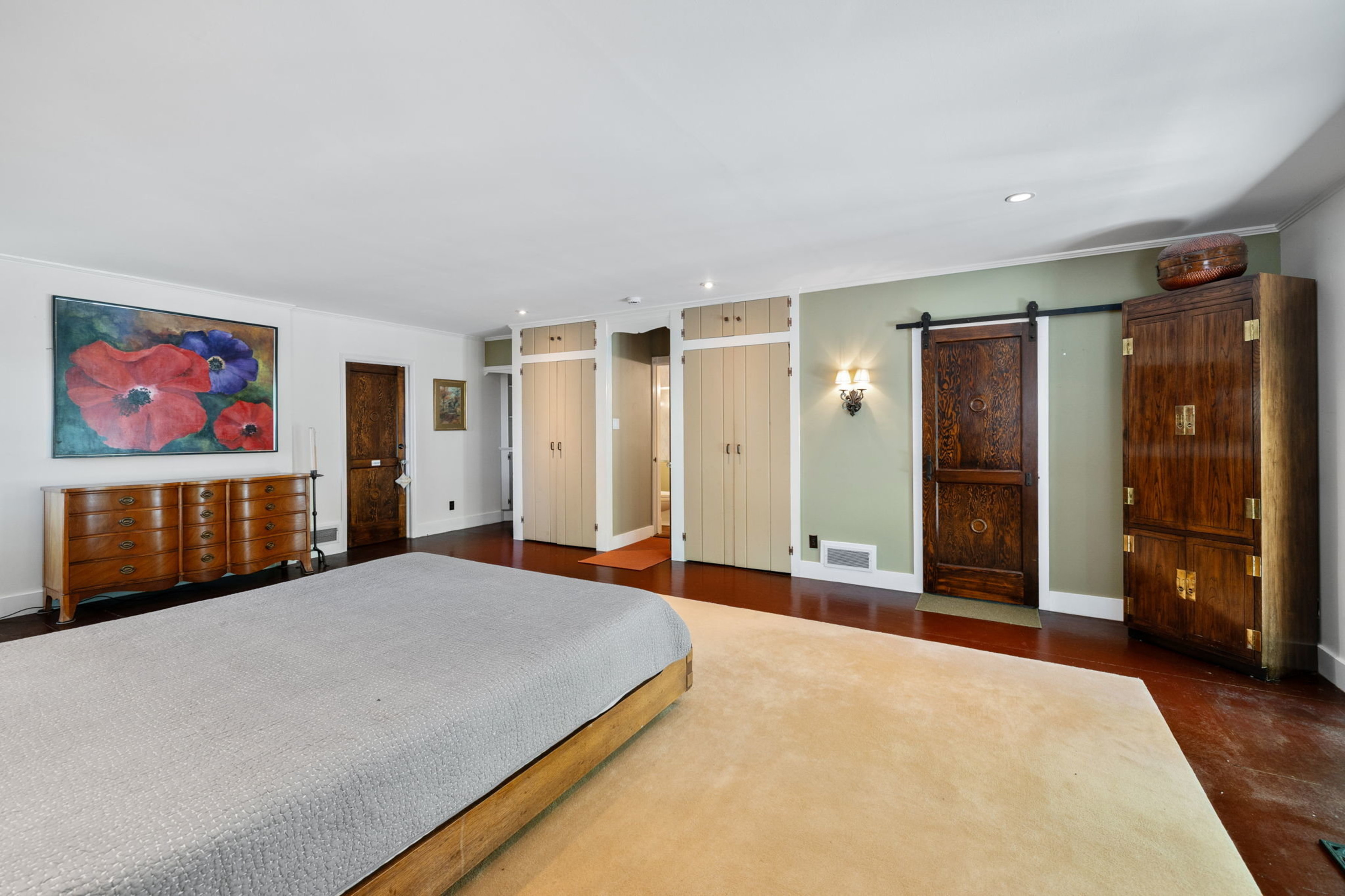  Historic home with 2 guest homes on 1.24 acres with a pool - 物件實景