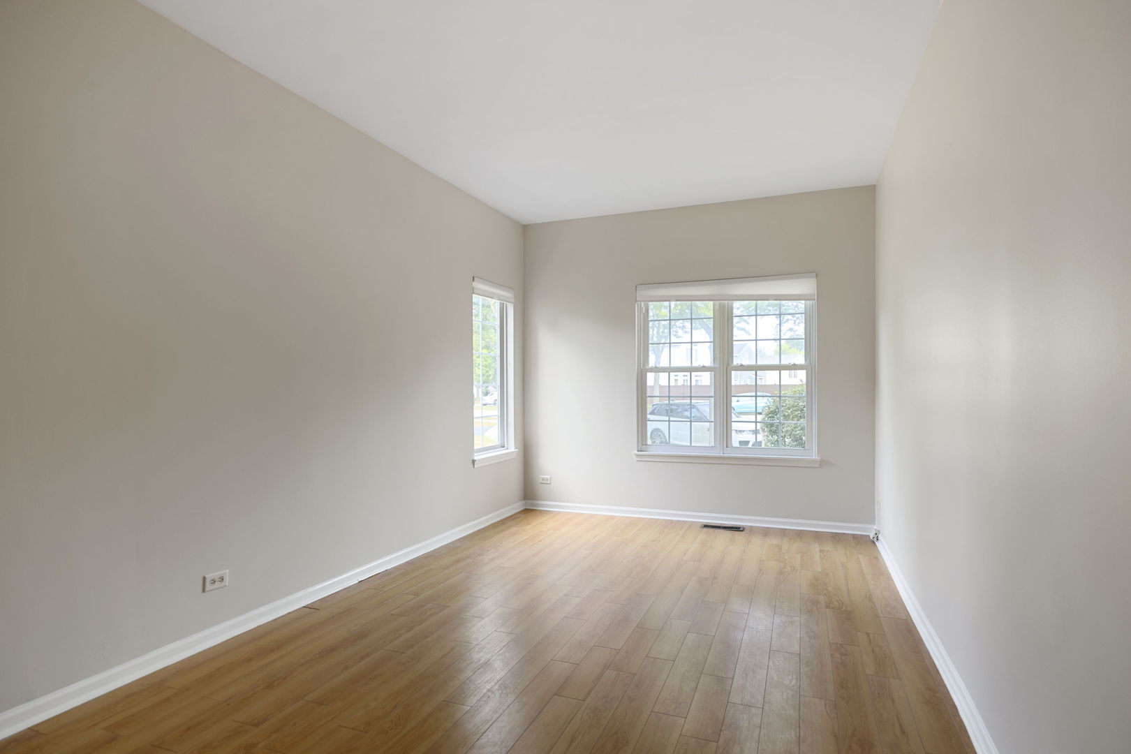 Gurnee, Illinois, 60031, United States, 5 Bedrooms Bedrooms, ,3 BathroomsBathrooms,Residential,For Sale,1940338