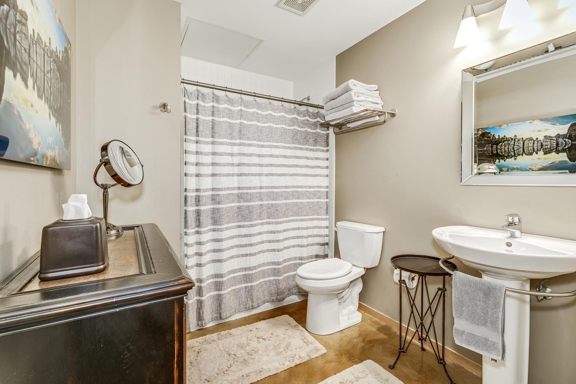 Saint Paul, Minnesota, 55101, United States, 2 Bedrooms Bedrooms, ,1 BathroomBathrooms,Residential,For Sale,1794377