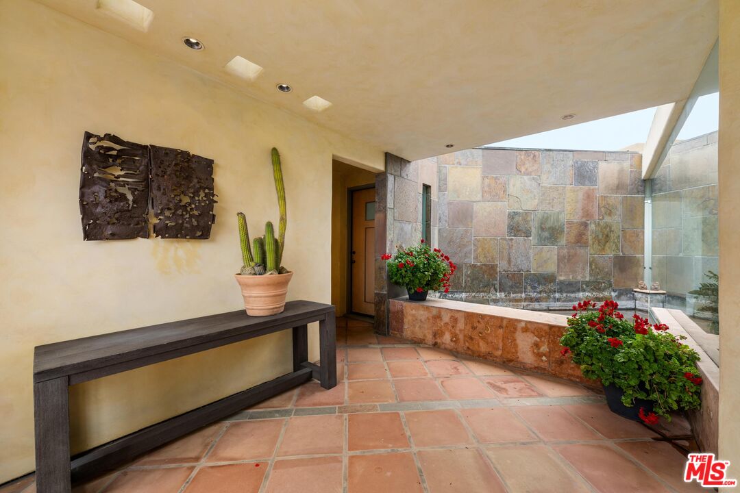 Pacific Palisades, California, 90272, United States, 4 Bedrooms Bedrooms, ,2 BathroomsBathrooms,Residential,For Sale,1770890