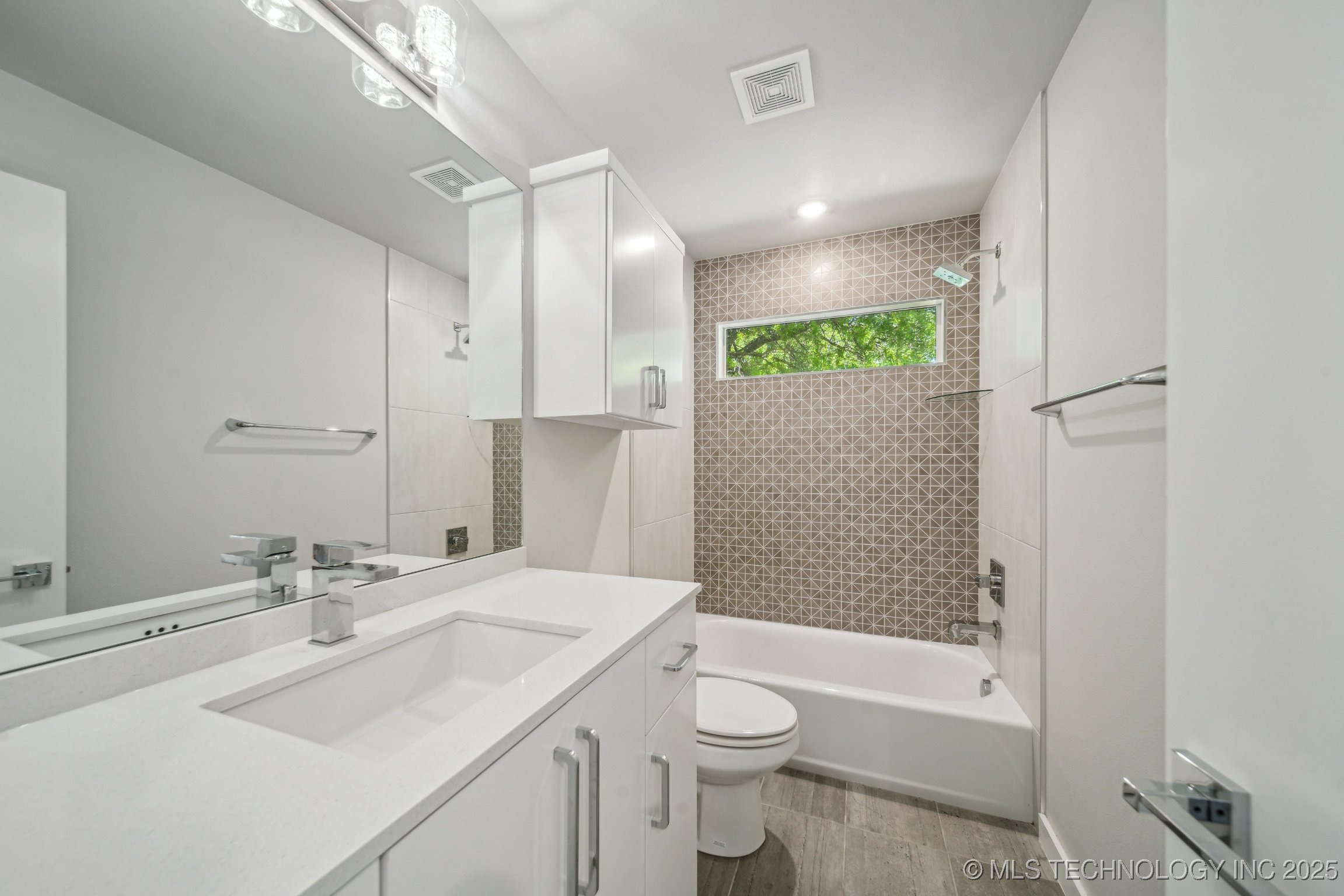 Tulsa, Oklahoma, 74105, United States, 4 Bedrooms Bedrooms, ,5 BathroomsBathrooms,Residential,For Sale,1827808