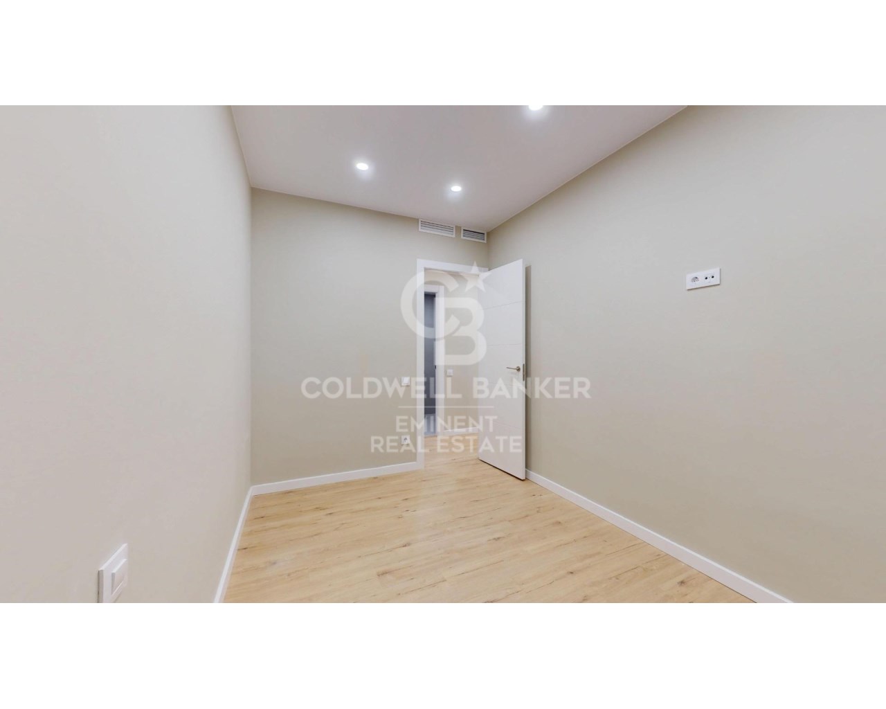 Barcelona, Catalonia, ES, 4 Bedrooms Bedrooms, ,2 BathroomsBathrooms,Residential,For Sale,1826815