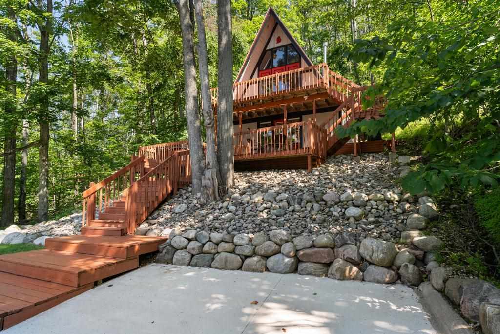 Harbor Springs, Michigan, 49740, United States, 2 Bedrooms Bedrooms, ,2 BathroomsBathrooms,Residential,For Sale,1901422