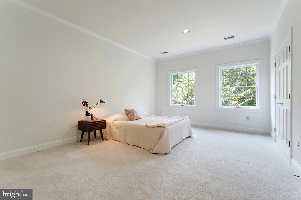 Great Falls, Virginia, 22066, United States, 5 Bedrooms Bedrooms, ,5 BathroomsBathrooms,Residential,For Sale,1900616