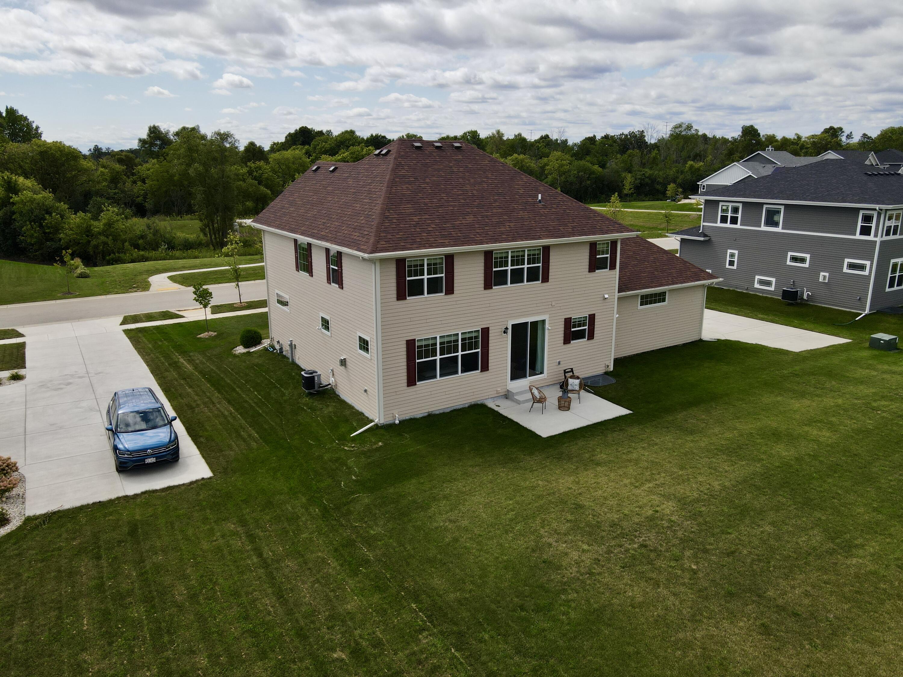 Mequon, Wisconsin, 53097, United States, 5 Bedrooms Bedrooms, ,4 BathroomsBathrooms,Residential,For Sale,1932349