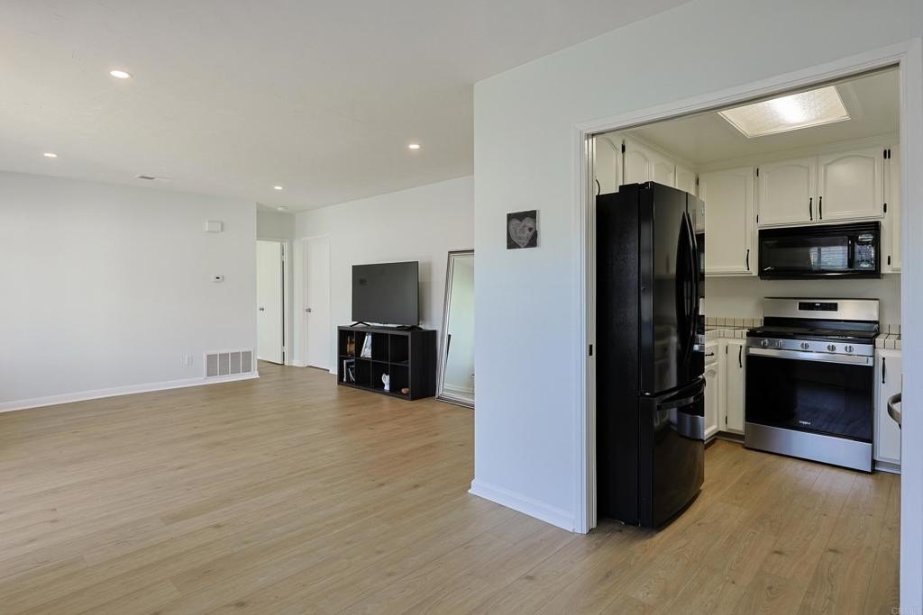 Santee, California, 92071, United States, 2 Bedrooms Bedrooms, ,2 BathroomsBathrooms,Residential,For Sale,1968611