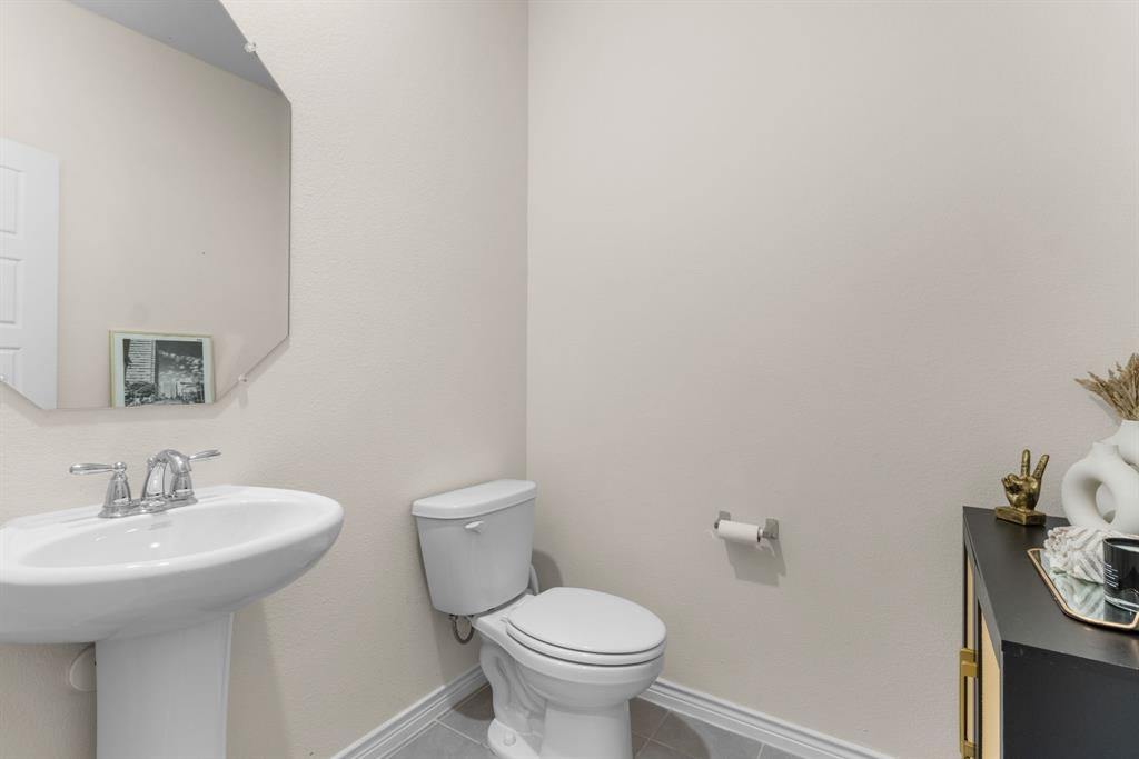 Little Elm, Texas, 75068, United States, 4 Bedrooms Bedrooms, ,3 BathroomsBathrooms,Residential,For Sale,1826722