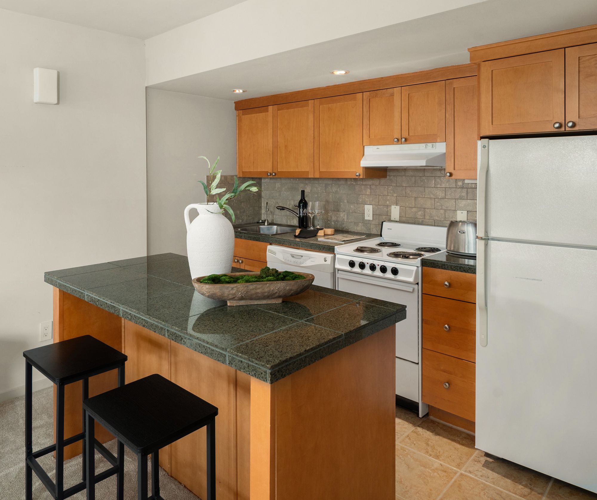  1215 Warren Ave N, Seattle, WA 98109 - 物件實景