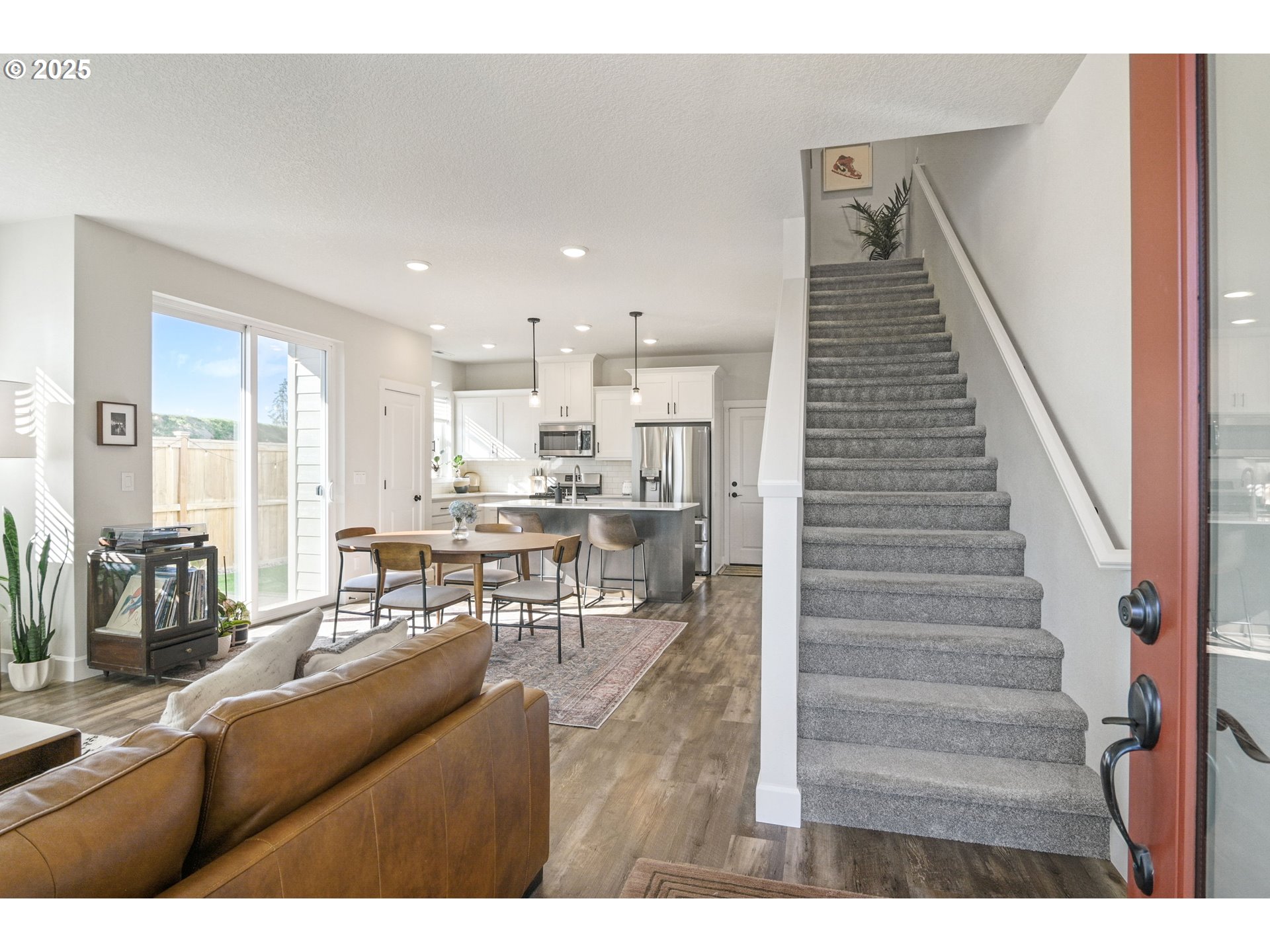 Hillsboro, Oregon, 97123, United States, 3 Bedrooms Bedrooms, ,2 BathroomsBathrooms,Residential,For Sale,1967879