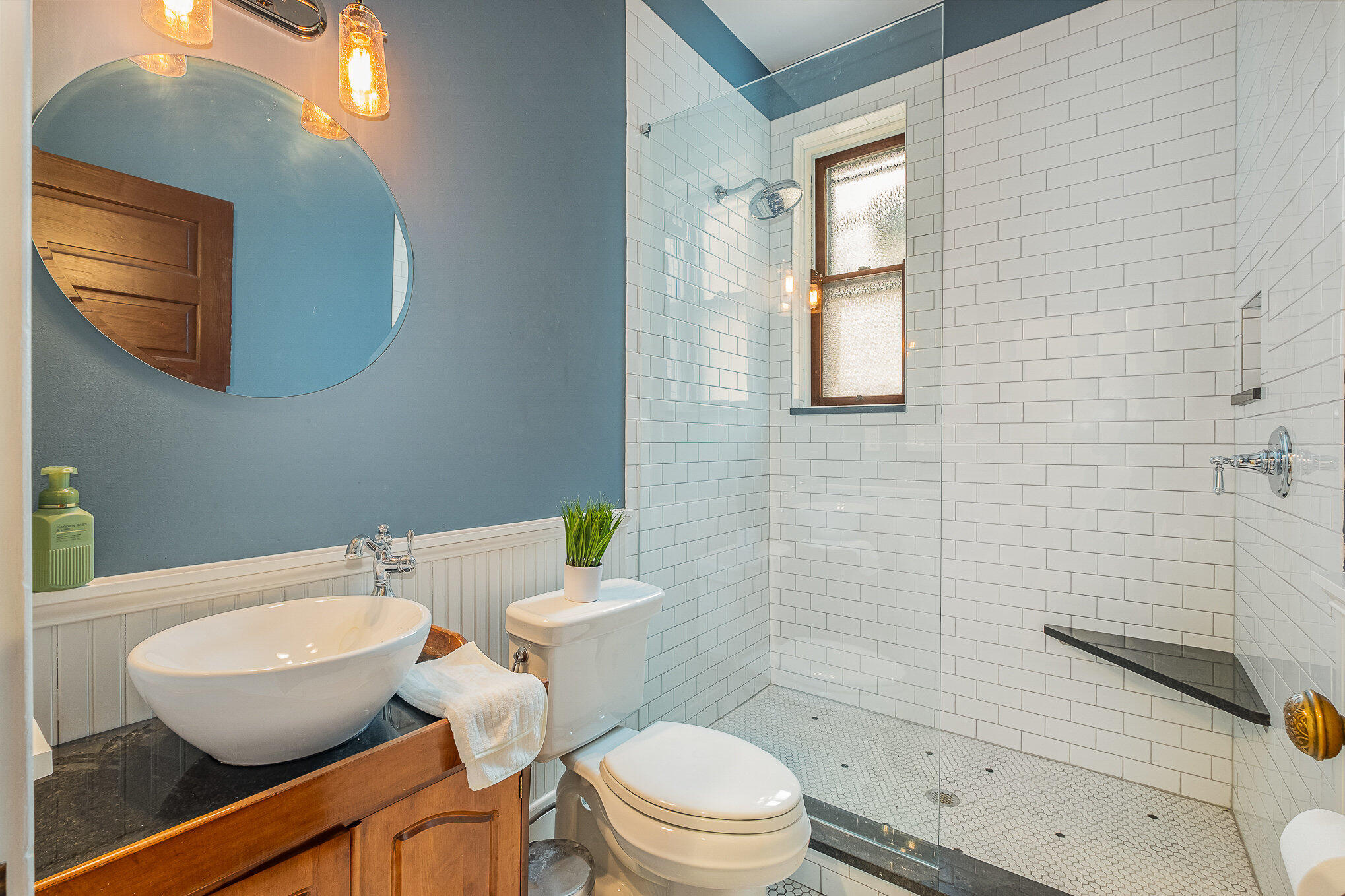 Newport, Kentucky, 41071, United States, 4 Bedrooms Bedrooms, ,4 BathroomsBathrooms,Residential,For Sale,1915092
