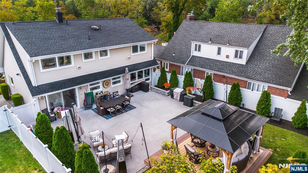 Elmwood Park, New Jersey, 07407, United States, 3 Bedrooms Bedrooms, ,3 BathroomsBathrooms,Residential,For Sale,1941820