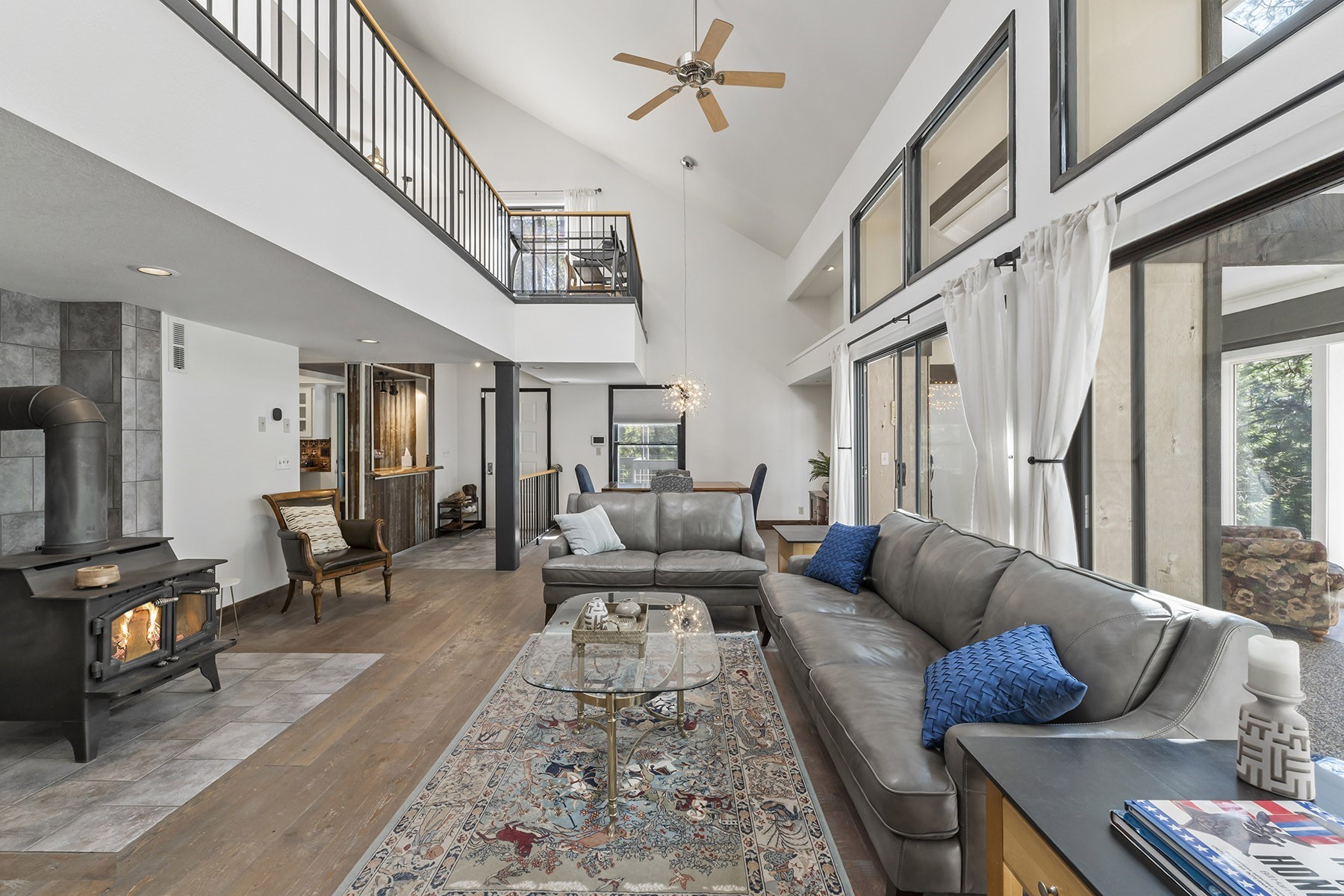  Cougar Estate Acreage - 物件實景