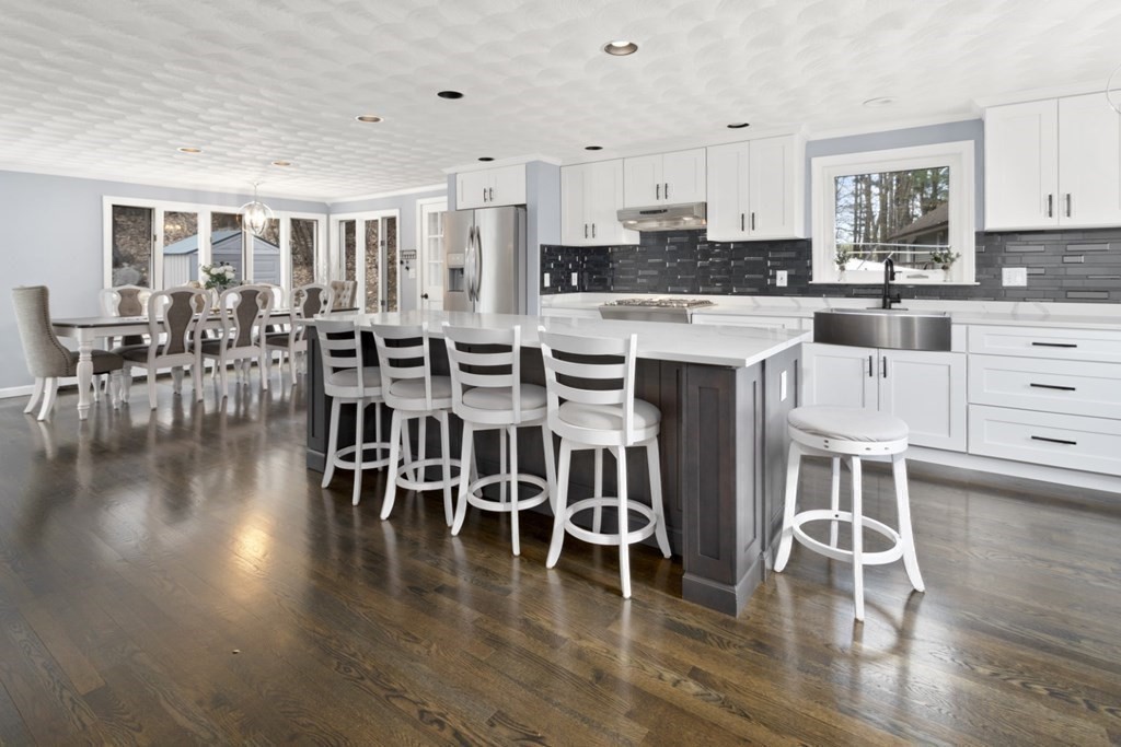 Saugus, Massachusetts, 01906, United States, 3 Bedrooms Bedrooms, ,3 BathroomsBathrooms,Residential,For Sale,1931049