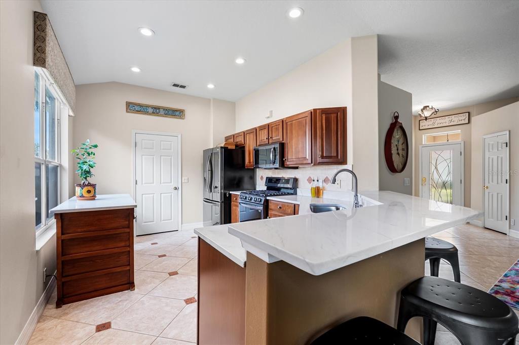 Bradenton, Florida, 34212, United States, 2 Bedrooms Bedrooms, ,2 BathroomsBathrooms,Residential,For Sale,1916954
