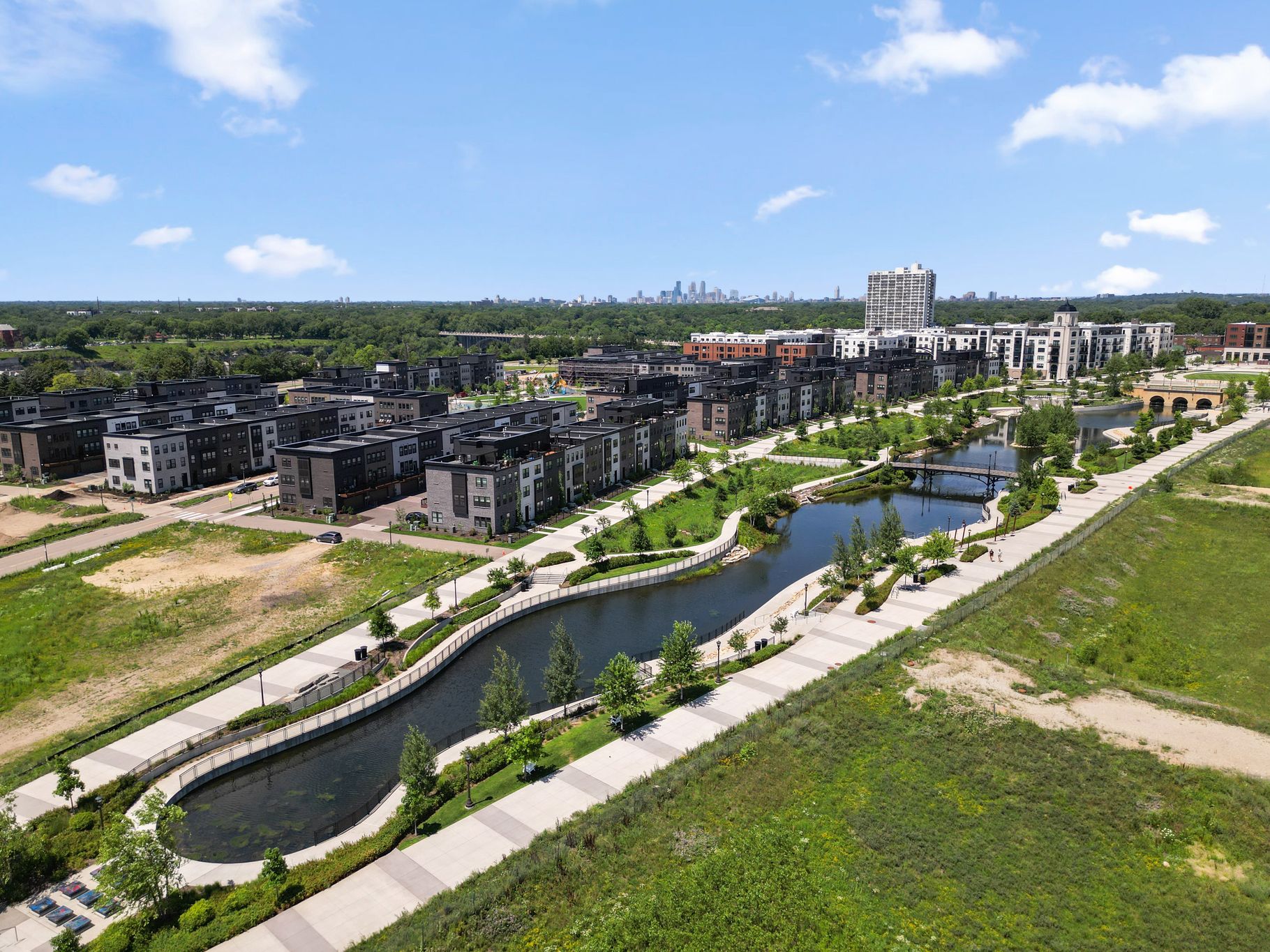  Urban Living at Its Finest: Expansive Highland Bridge Rowhome with River Views - 物件實景