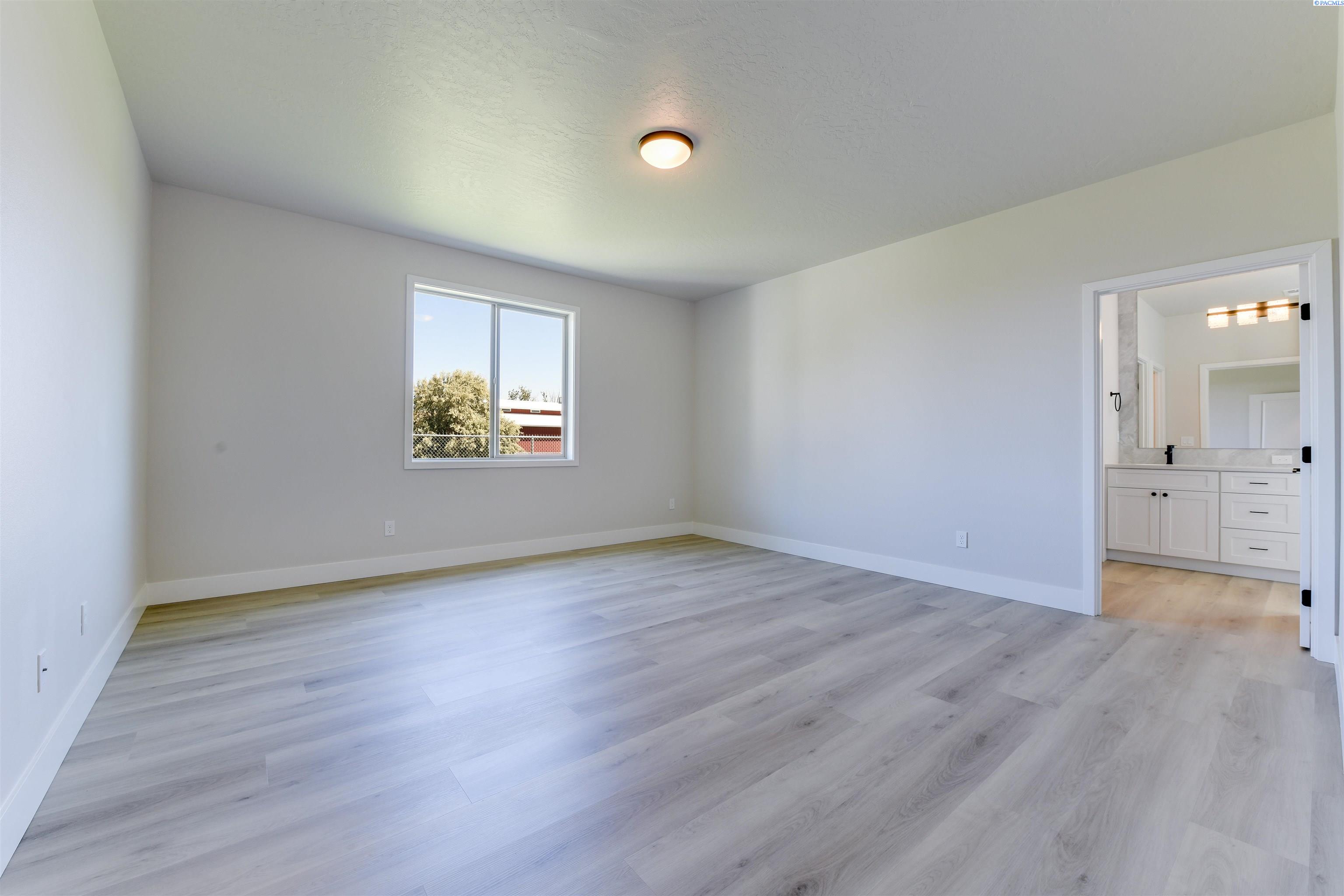 Richland, Washington, 99352, United States, 3 Bedrooms Bedrooms, ,2 BathroomsBathrooms,Residential,For Sale,1898474