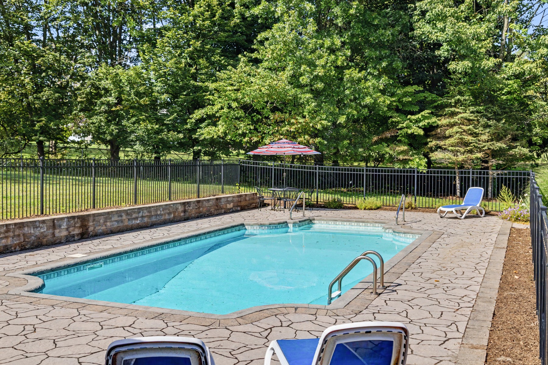  Thoughtfully Improved Ranch Home Tucked Away on 6.3 Private Acres - 物件實景