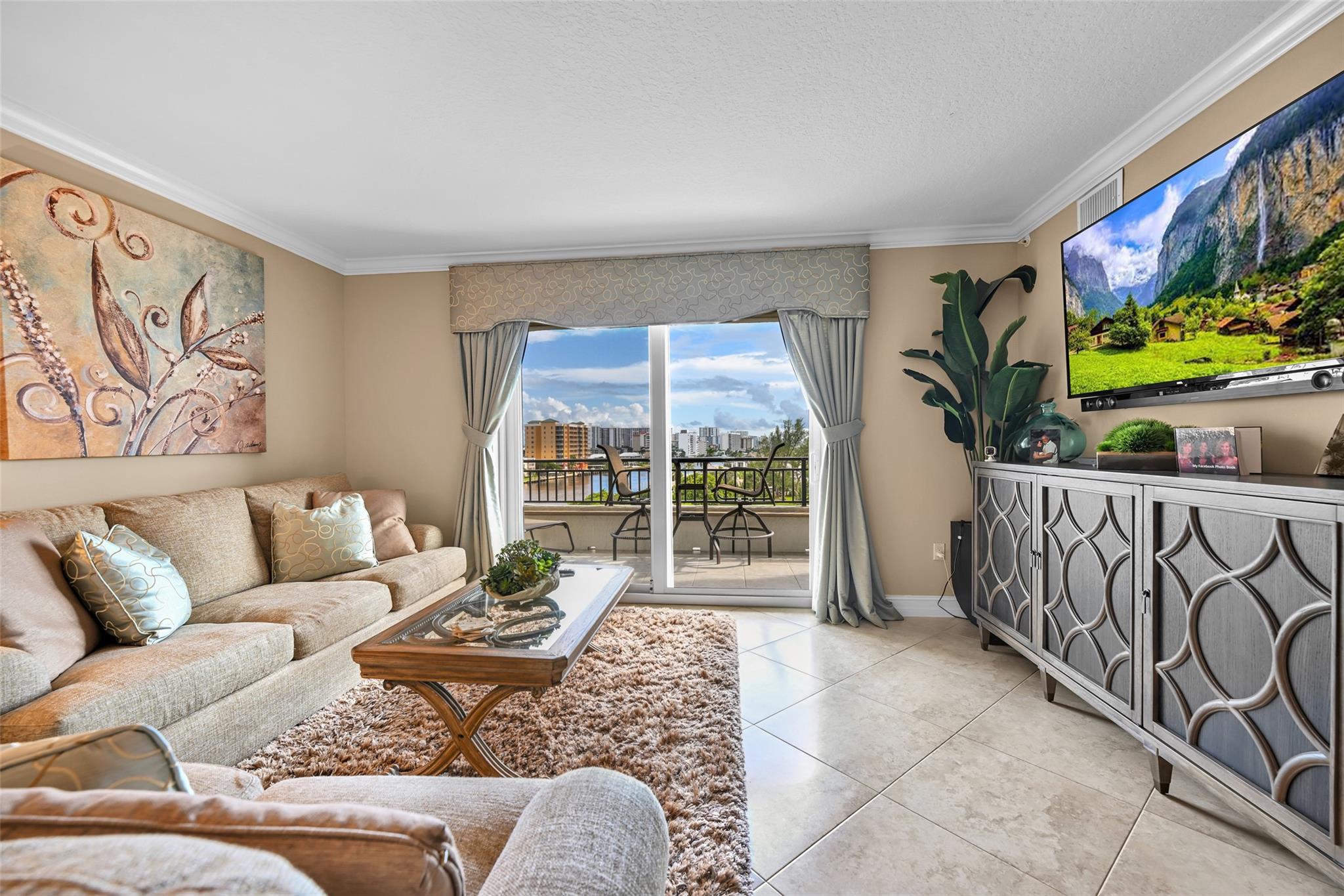 Pompano Beach, Florida, 33062, United States, 2 Bedrooms Bedrooms, ,3 BathroomsBathrooms,Residential,For Sale,1976092